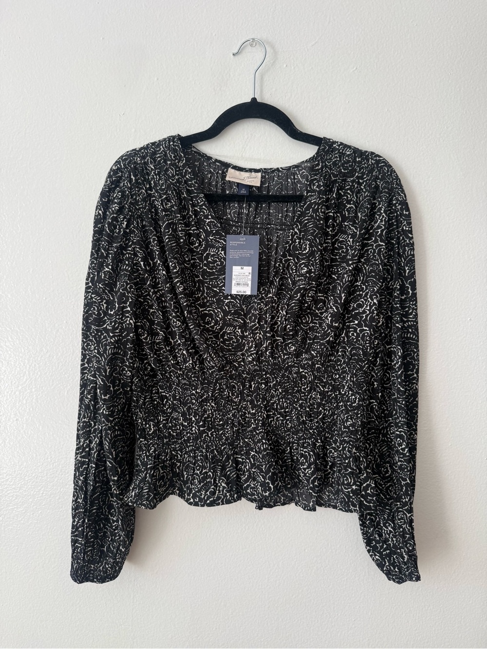 NWT Universal Thread Black Floral V-Neck Long Sleeve Top
